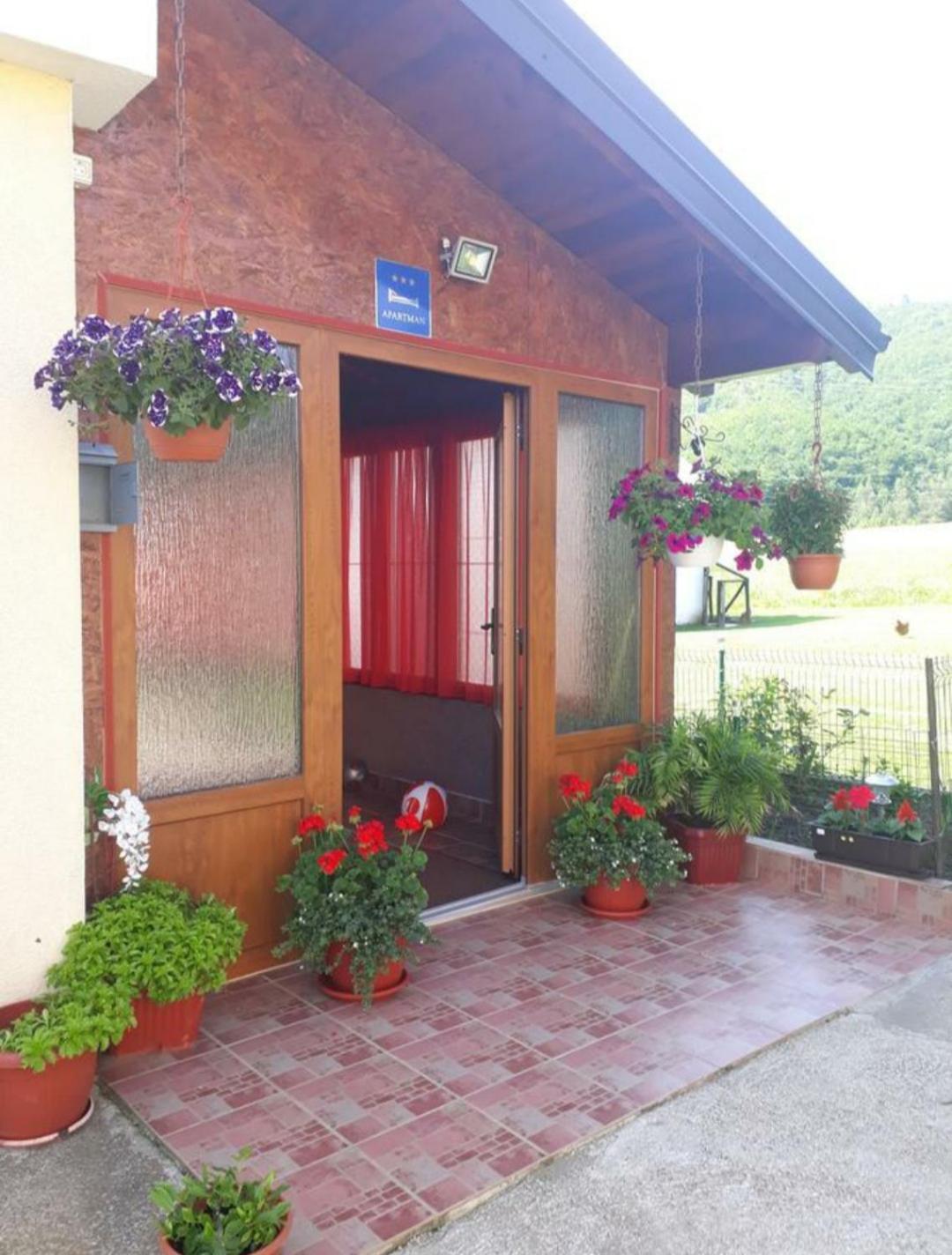Apartments Marija Vrelo Korenicko Екстер'єр фото
