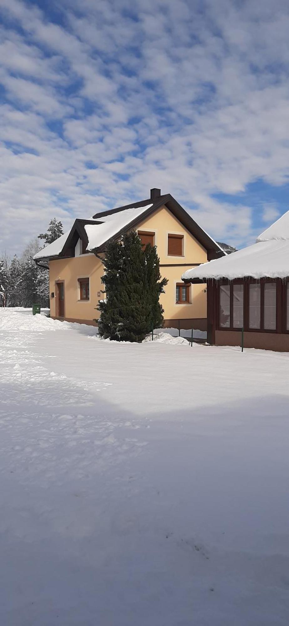 Apartments Marija Vrelo Korenicko Екстер'єр фото
