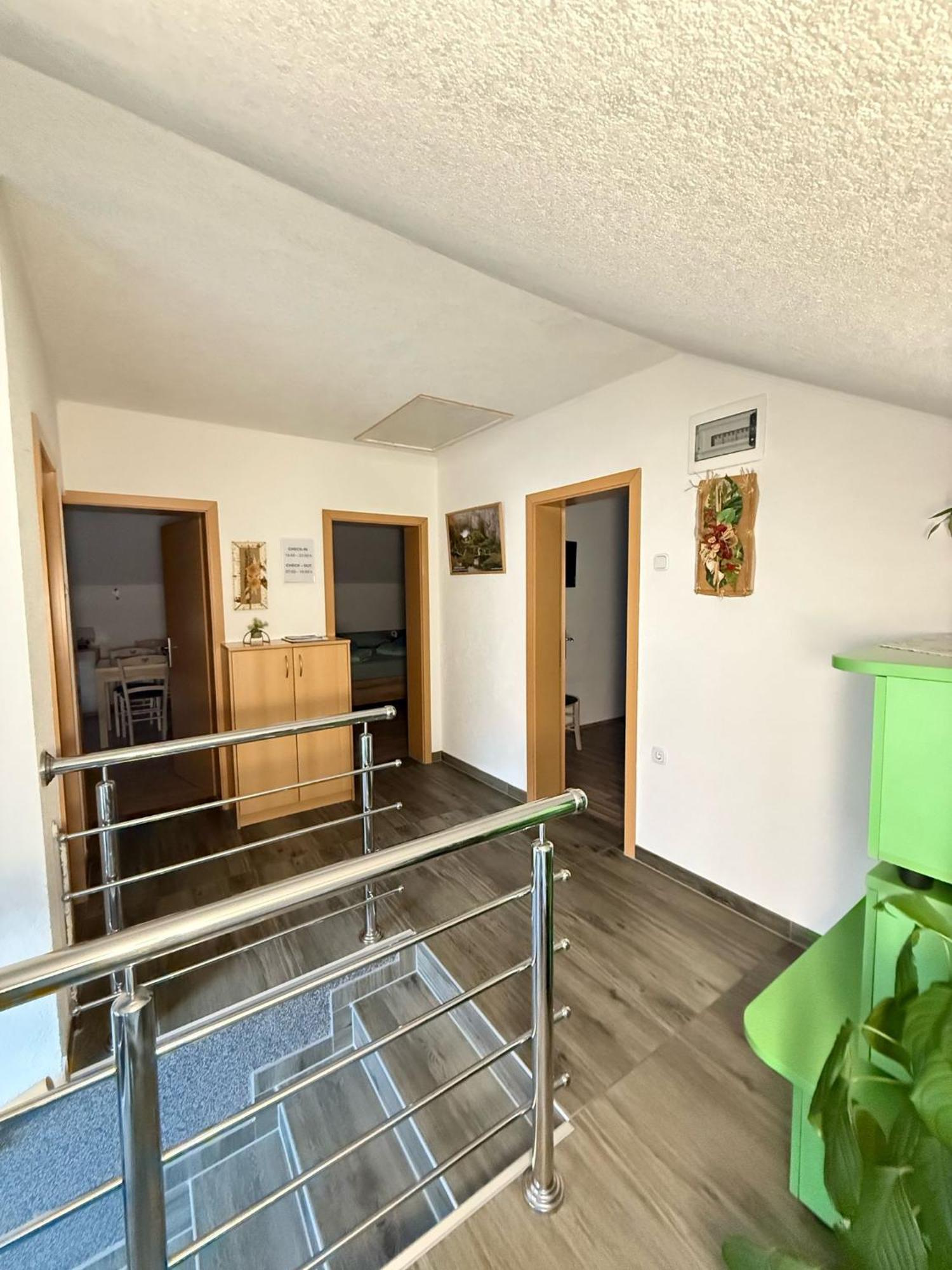 Apartments Marija Vrelo Korenicko Екстер'єр фото