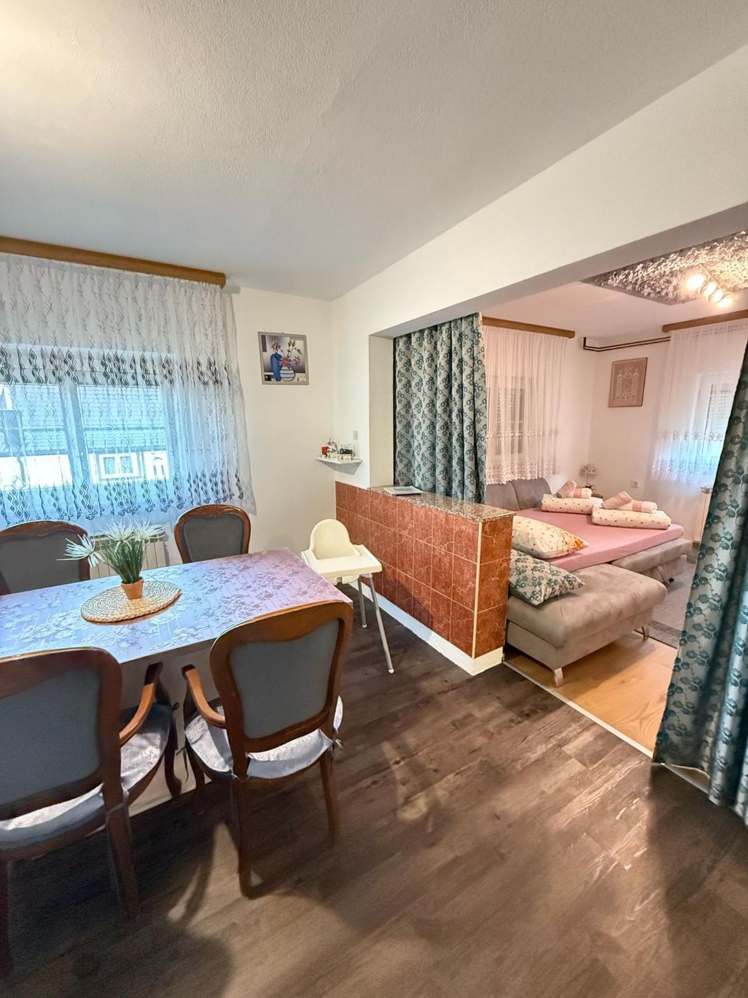 Apartments Marija Vrelo Korenicko Екстер'єр фото