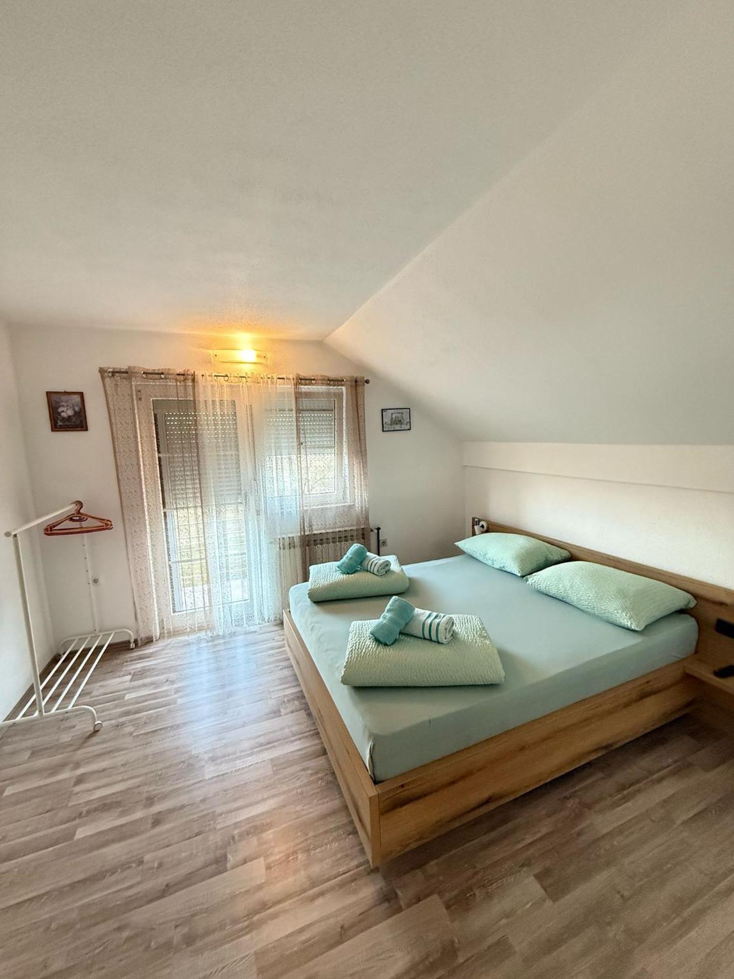 Apartments Marija Vrelo Korenicko Екстер'єр фото
