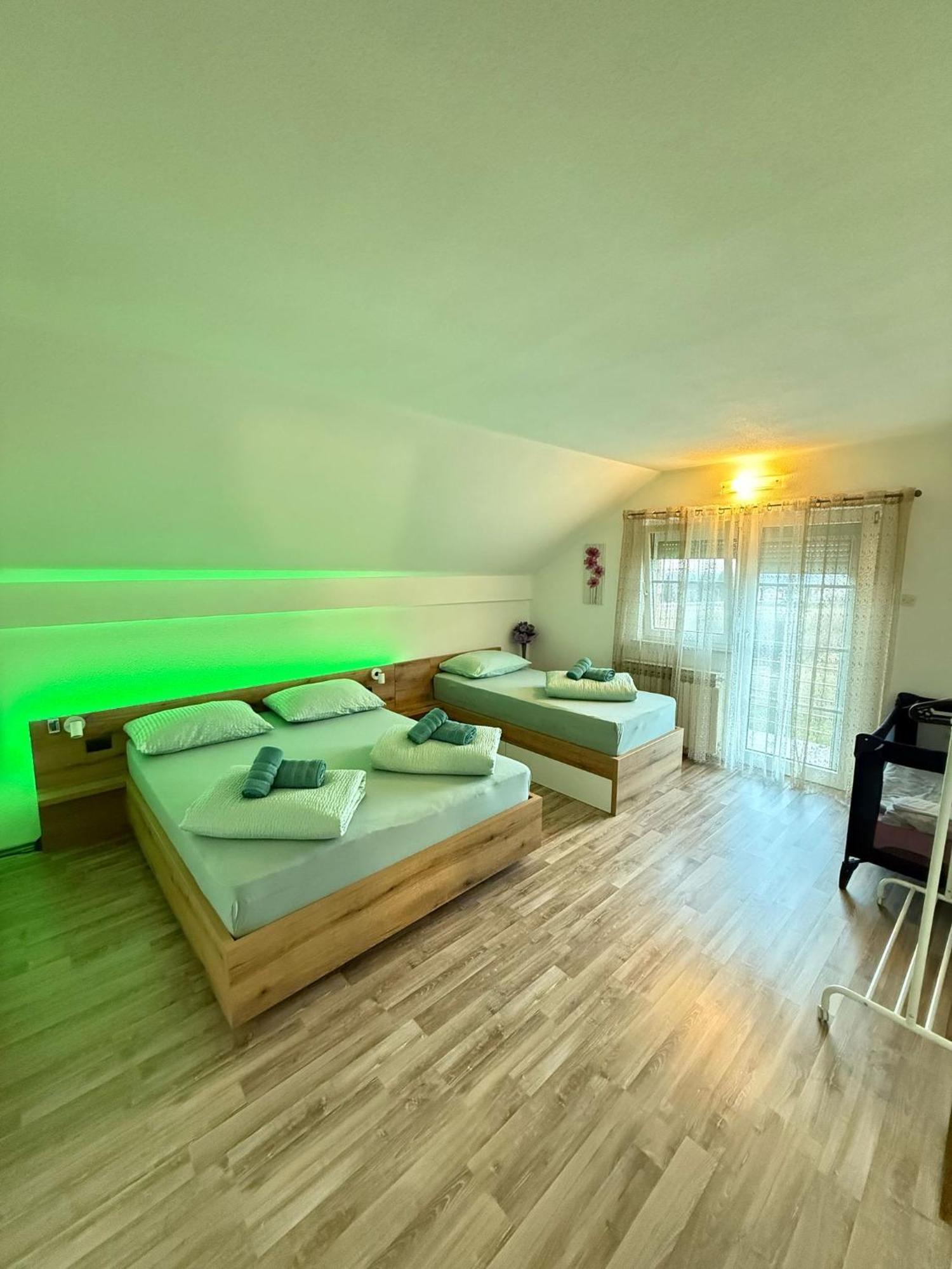 Apartments Marija Vrelo Korenicko Екстер'єр фото