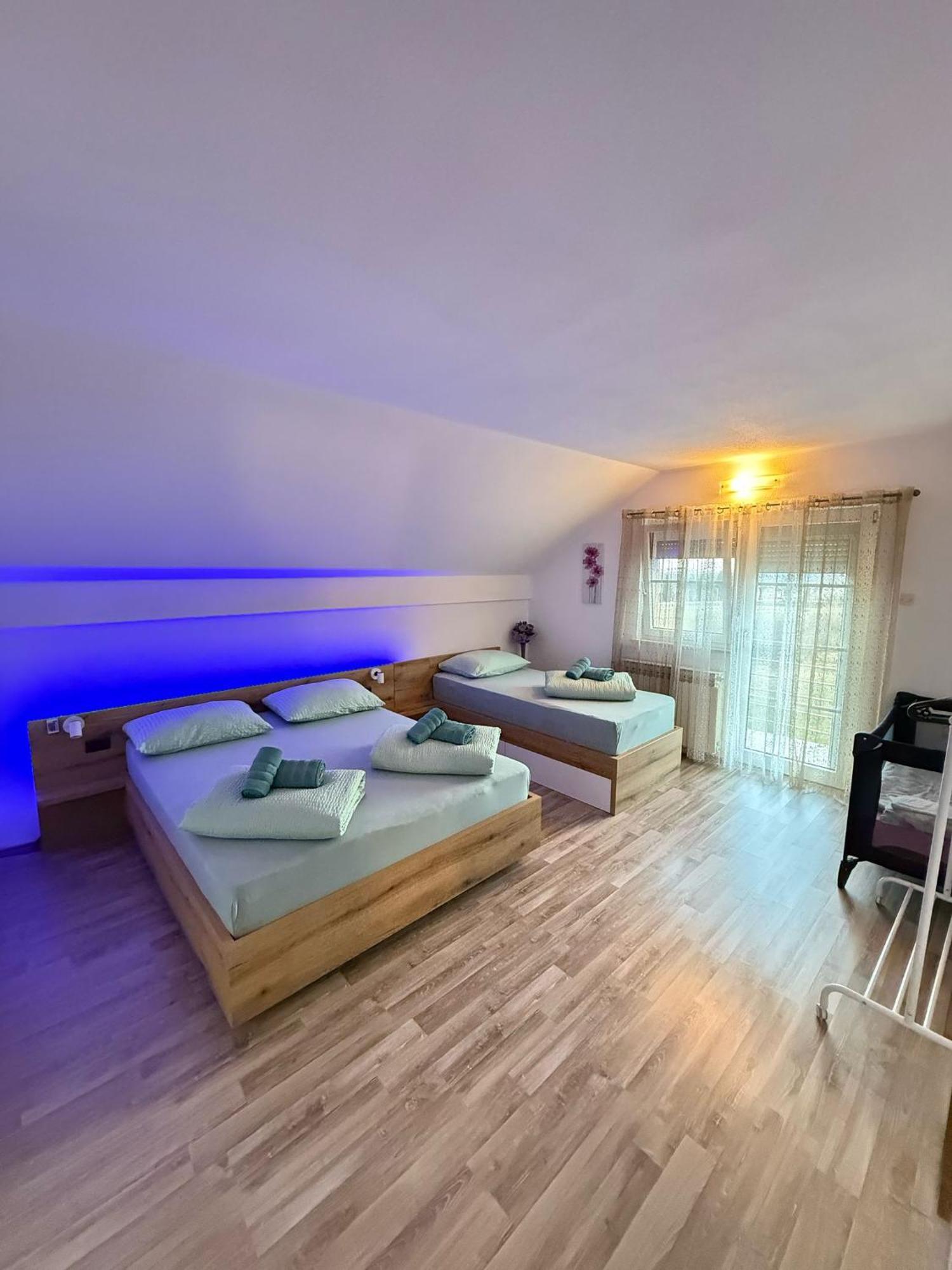 Apartments Marija Vrelo Korenicko Екстер'єр фото
