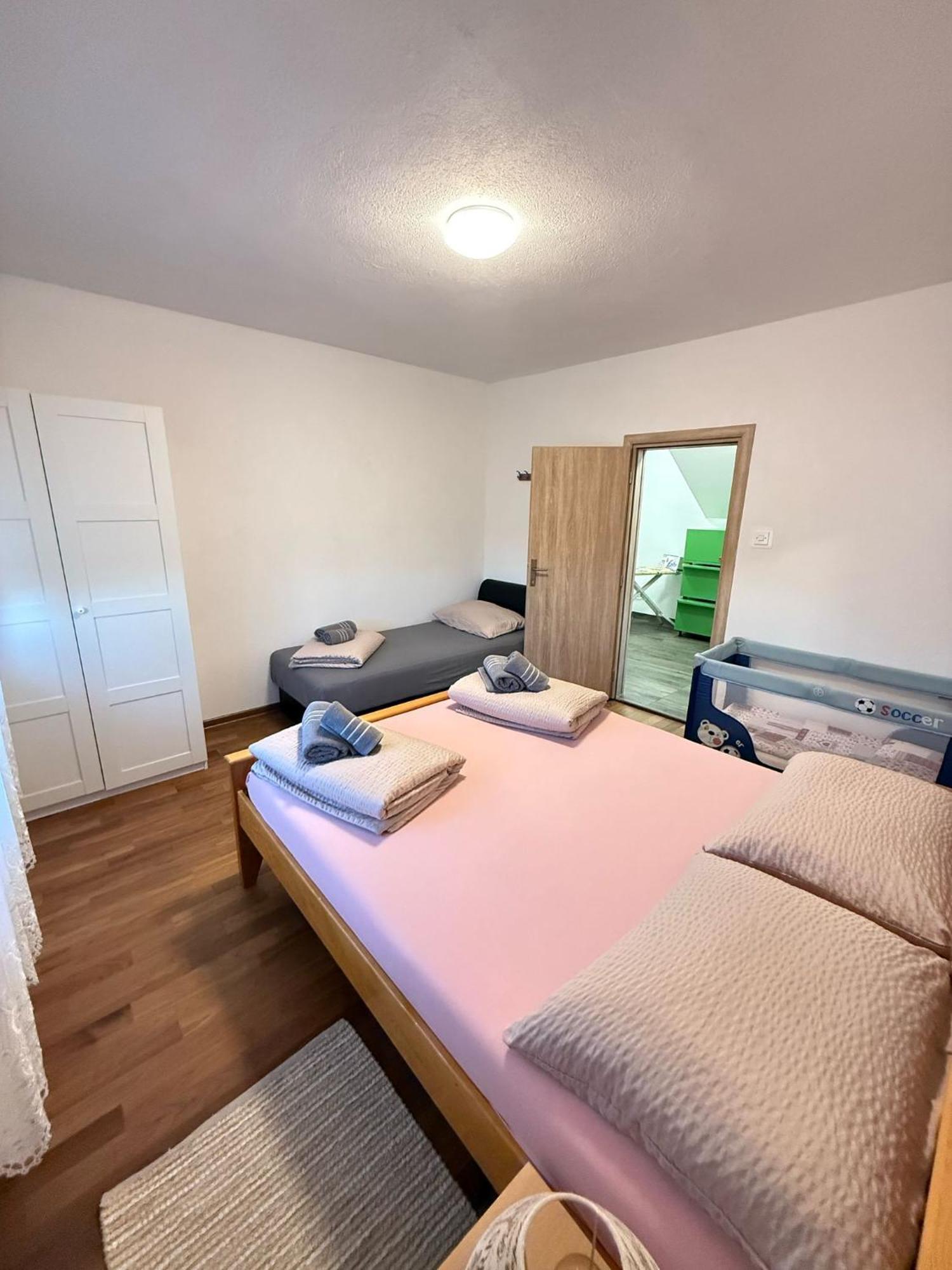 Apartments Marija Vrelo Korenicko Екстер'єр фото