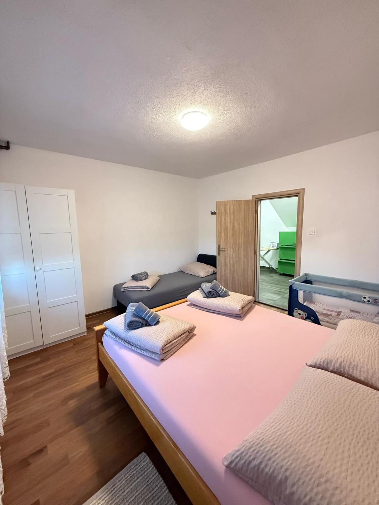 Apartments Marija Vrelo Korenicko Екстер'єр фото