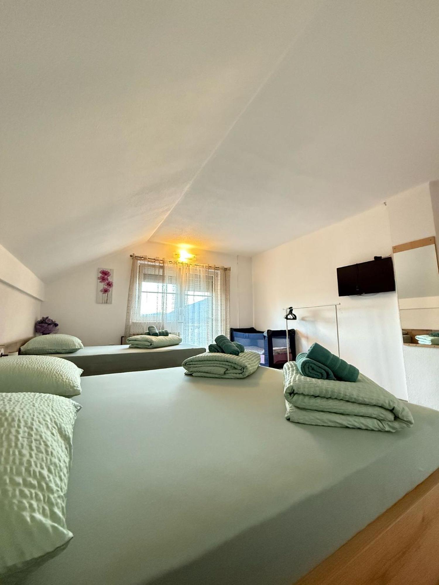 Apartments Marija Vrelo Korenicko Екстер'єр фото