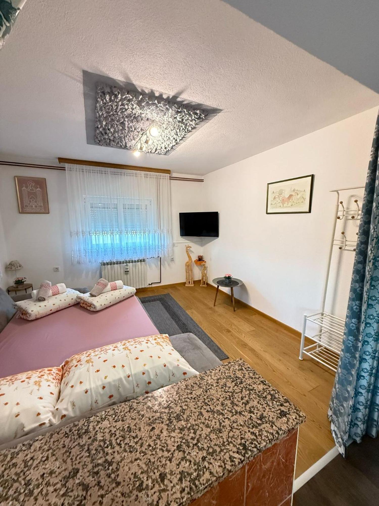 Apartments Marija Vrelo Korenicko Екстер'єр фото